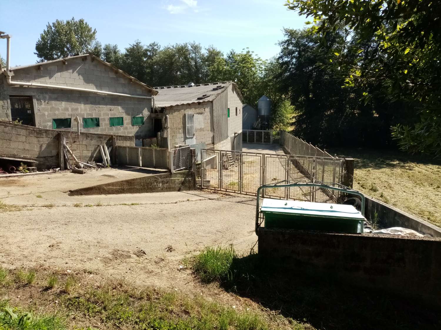 CASA DE PUEBLO RESTAURADA CON 1600 metros DE NAVES