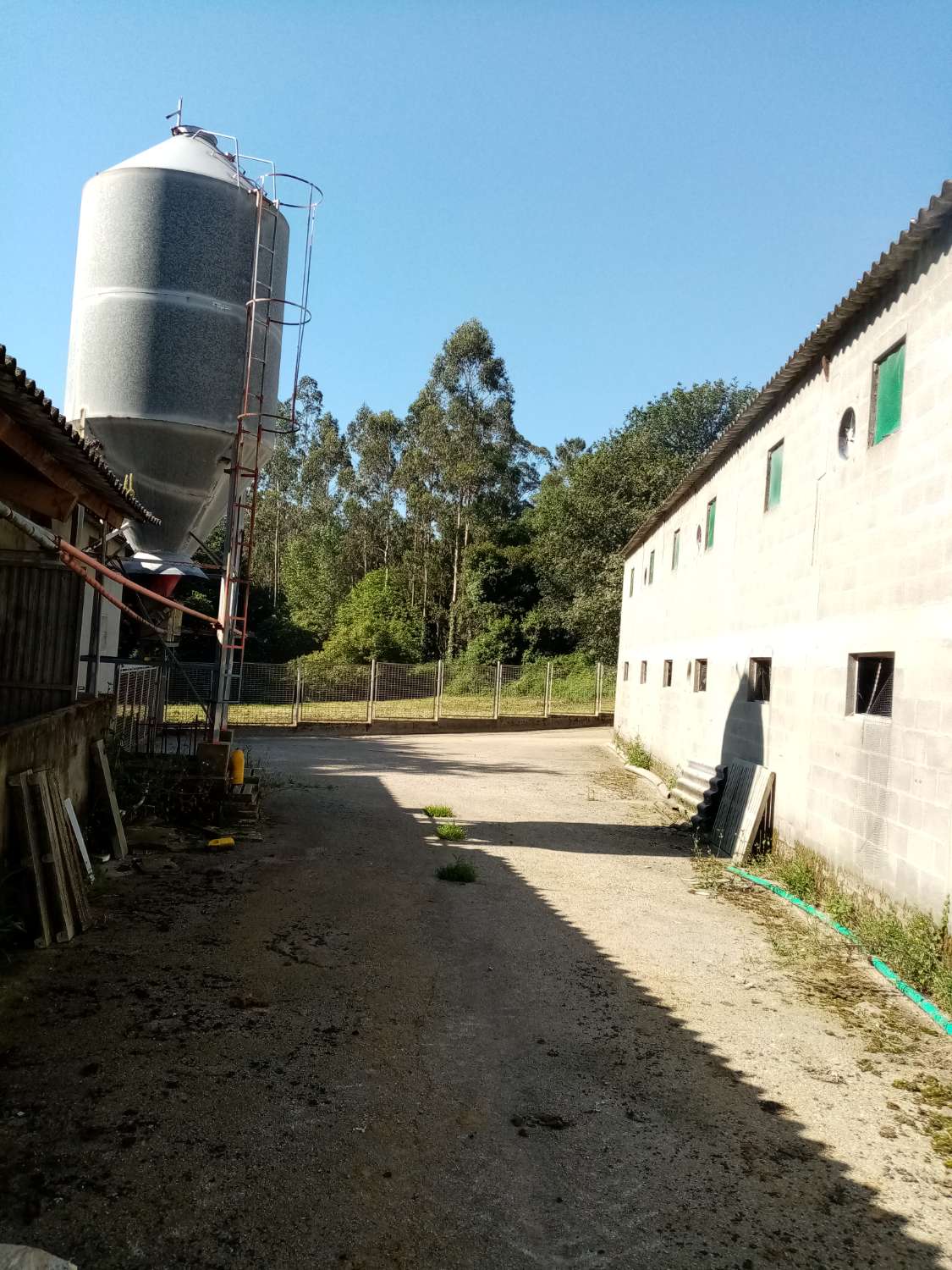 CASA DE PUEBLO RESTAURADA CON 1600 metros DE NAVES