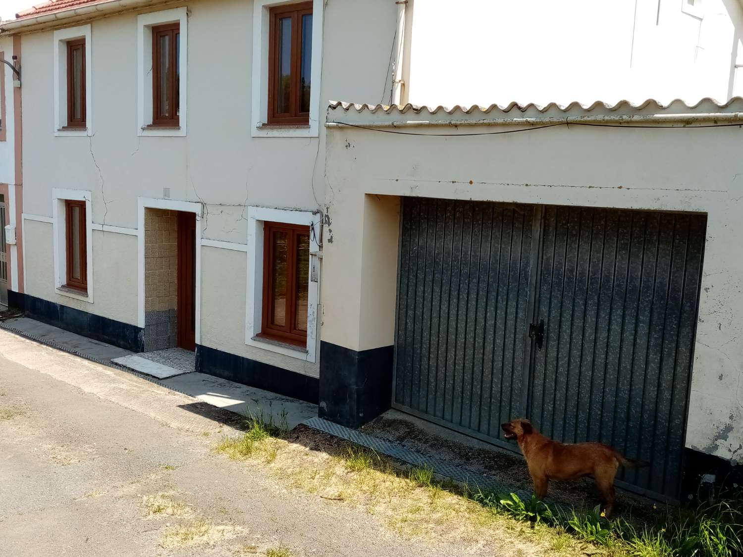 CASA DE PUEBLO RESTAURADA CON 1600 metros DE NAVES