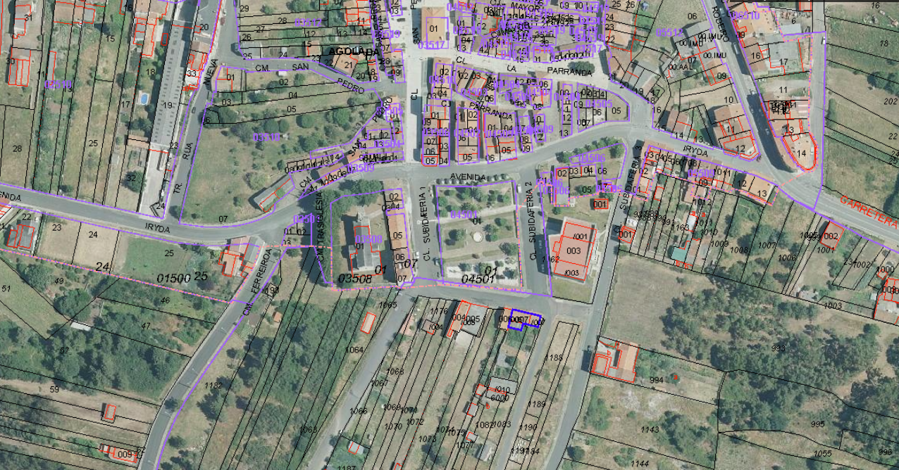 CASA DE PUEBLO GRANDE CON TERRENO Y EDIFICACIONES COMPLETAMENTE CERRADA