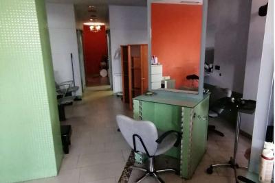 Hairdresser for rent in Sada