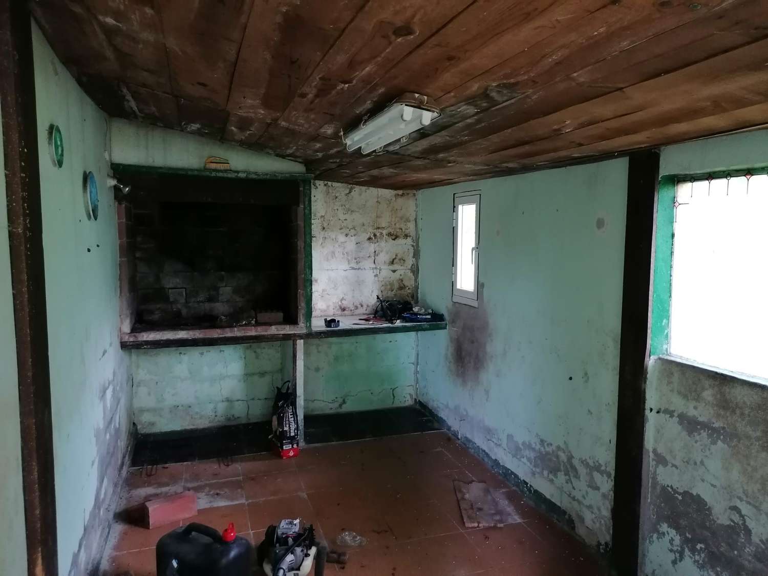 CASA PARA REFORMAR EN UNA ESTUPENDA FINCA LLANA Y CERRADA COMPLETAMENTE