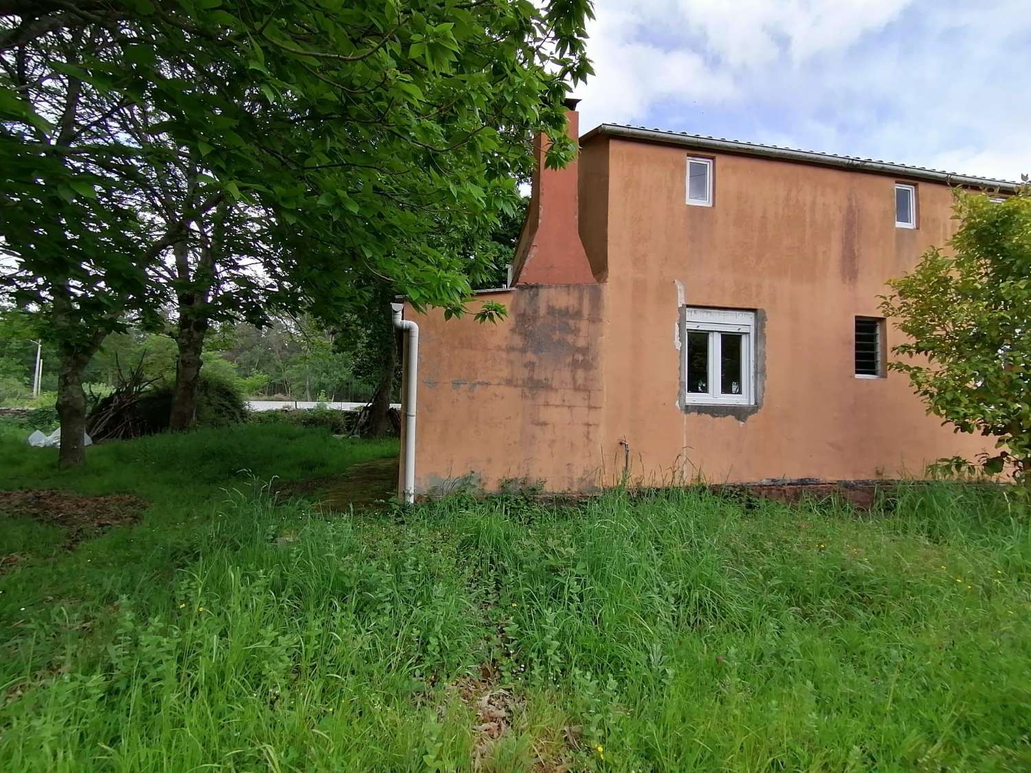 CASA PARA REFORMAR EN UNA ESTUPENDA FINCA LLANA Y CERRADA COMPLETAMENTE