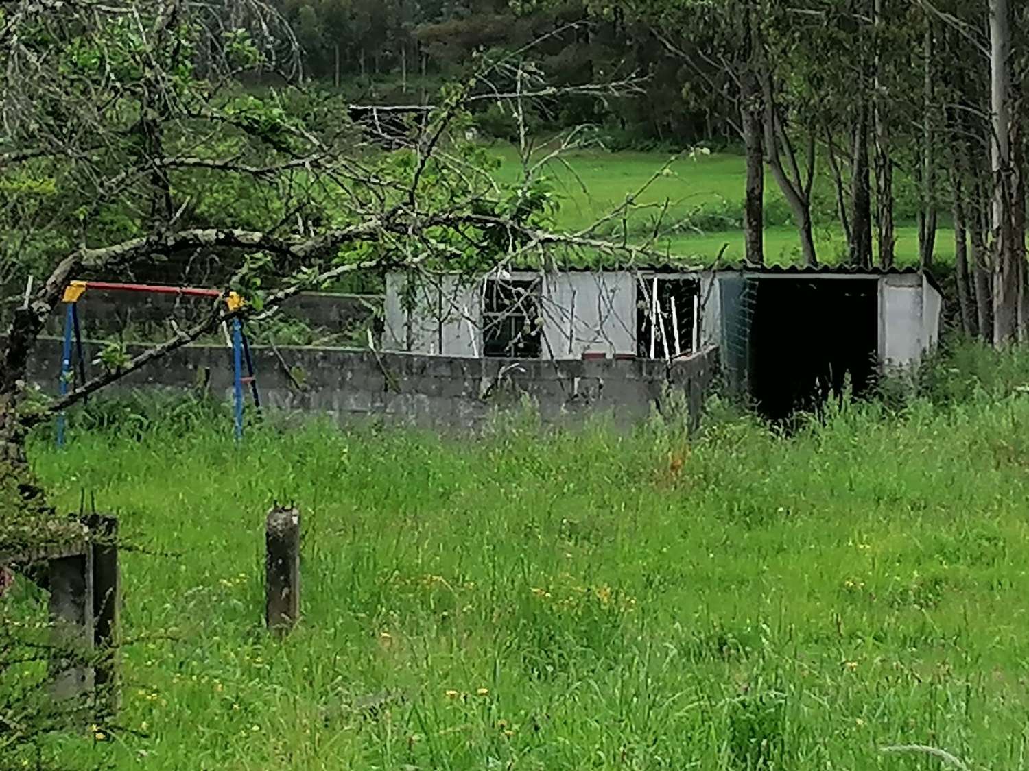 CASA PARA REFORMAR EN UNA ESTUPENDA FINCA LLANA Y CERRADA COMPLETAMENTE